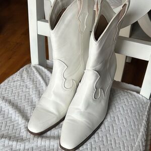 Source Unknown White Leather Western Heeled Boots